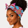 Femme noire portant bandeau wax bleu/jaune avec cheveux naturels